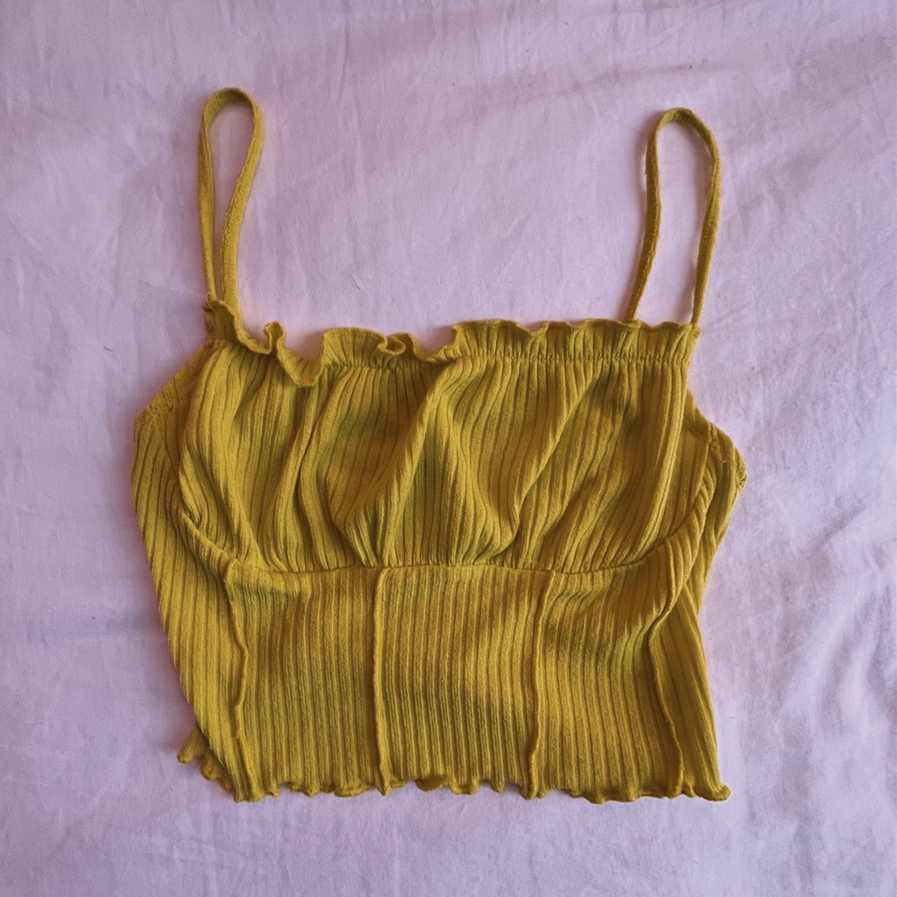 SHIEN FLATTERING YELLOW CROP TOP